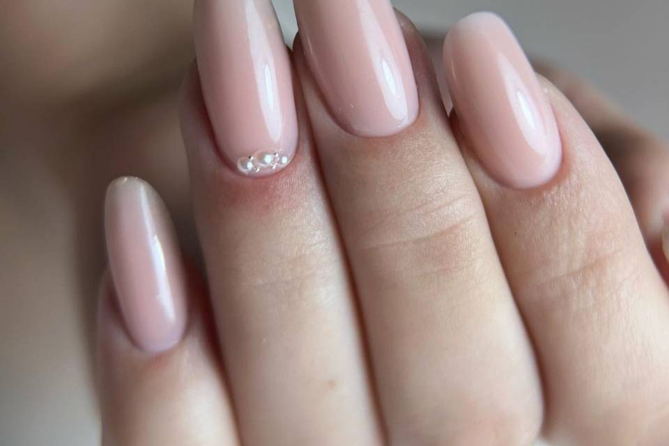 Nude nails