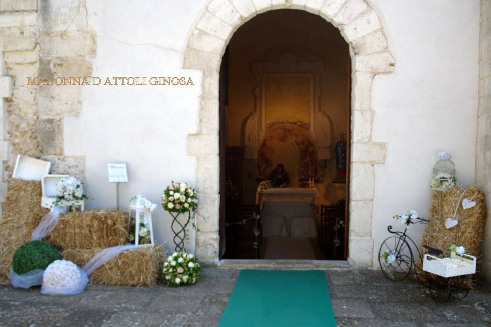 Esterno chiesa rustica