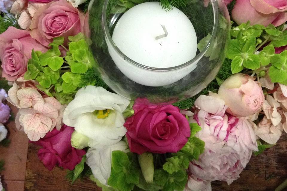 Centrotavola con ortenzie rose