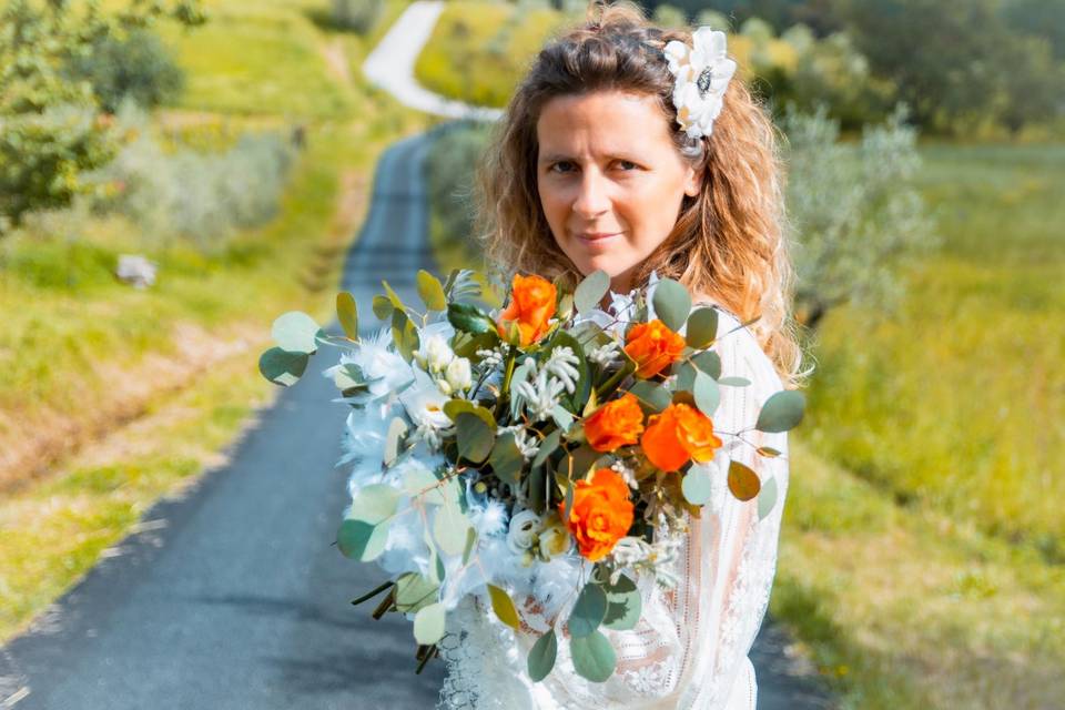 Vintage bride lost in Tuscany