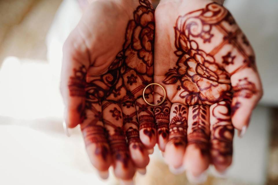 Mehndi on feet in Siena