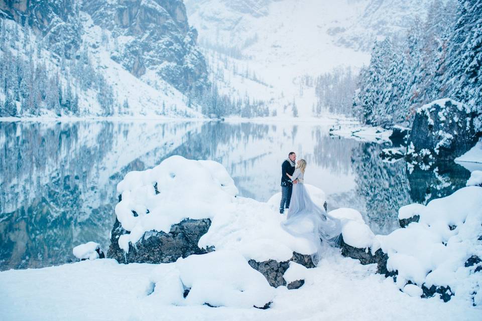 Lago di braies winter wedding