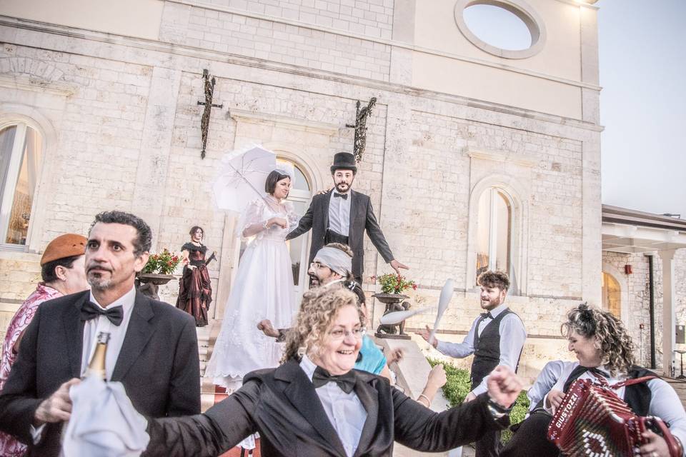 Camerieri Finti-wedding-Puglia