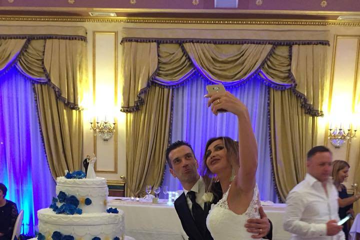 Selfie wedding cake