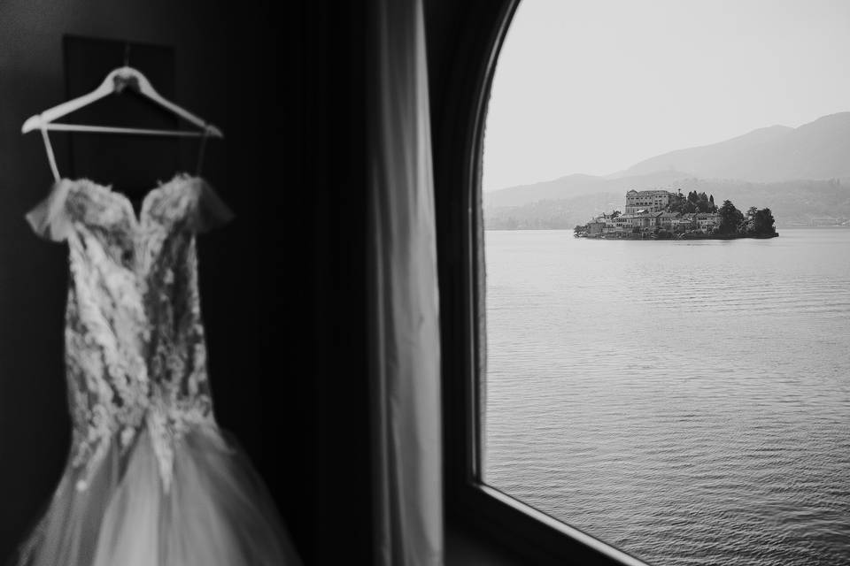 Bride dress & Lake Orta