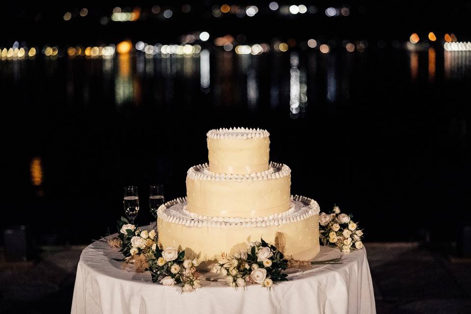 The Cake Lake Orta