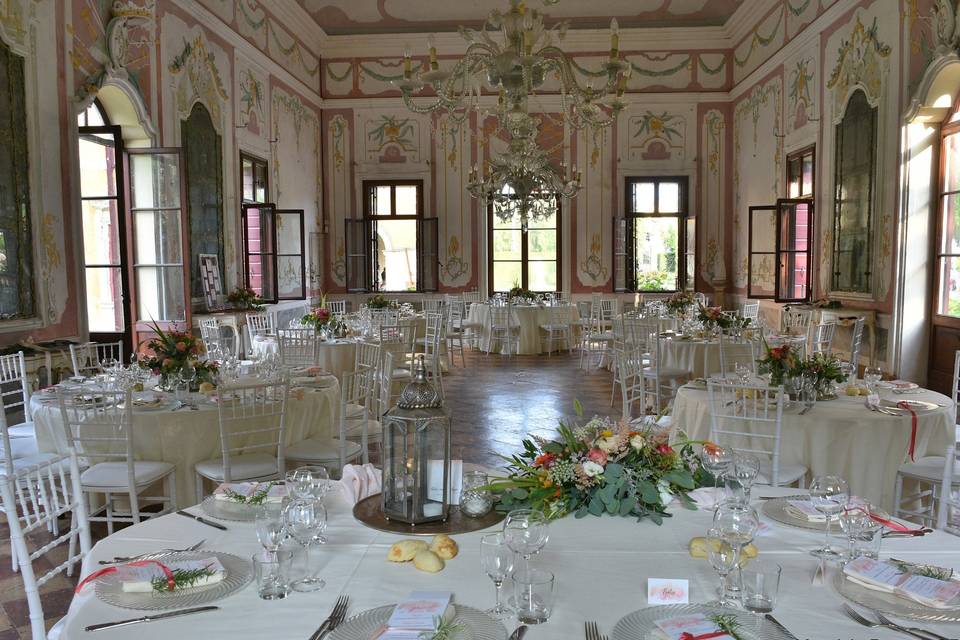 Allestimento sala pranzo