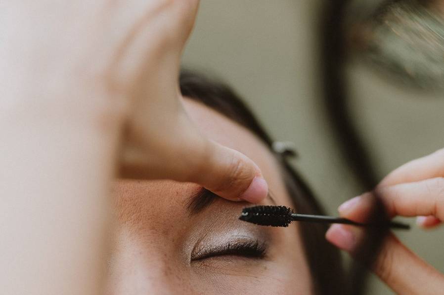 Makeup A B