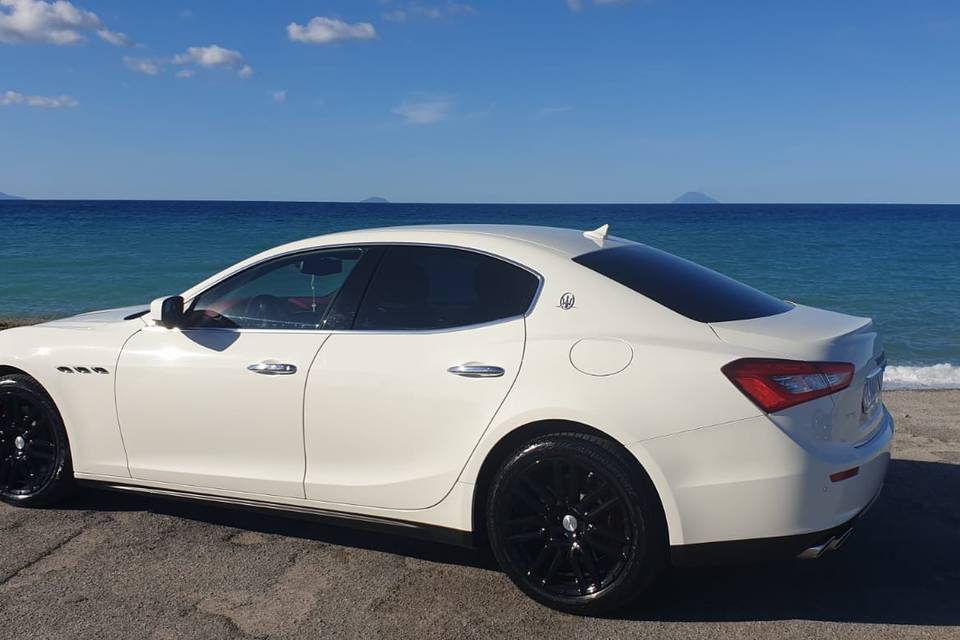 Maserati Ghibli bianca