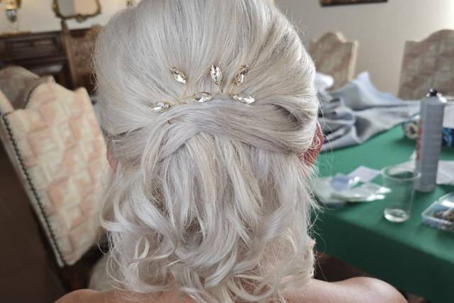 Semi raccolto su capelli corto