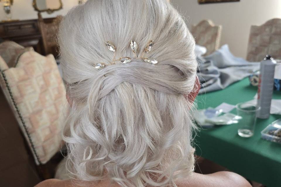 Semi raccolto su capelli corto