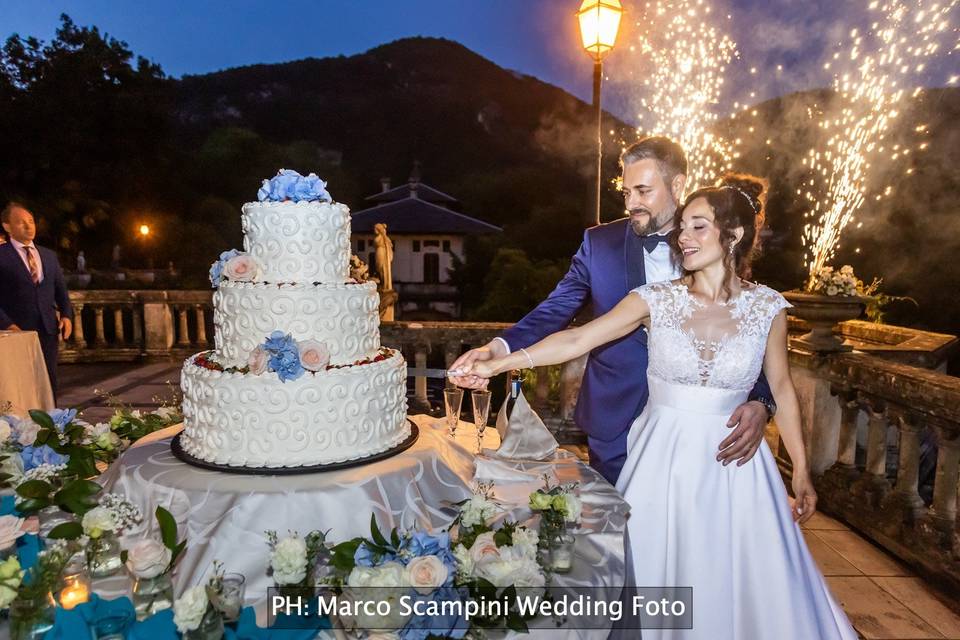 Wedding cake moment