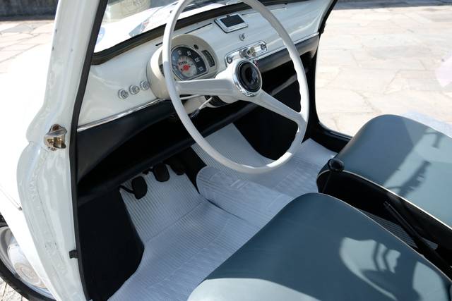 Interno bianco e azzurro