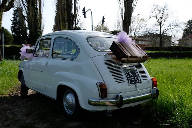Retro con valigia vintage