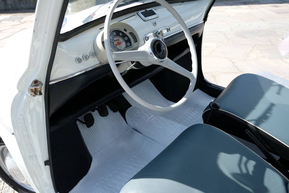 Interno bianco e azzurro