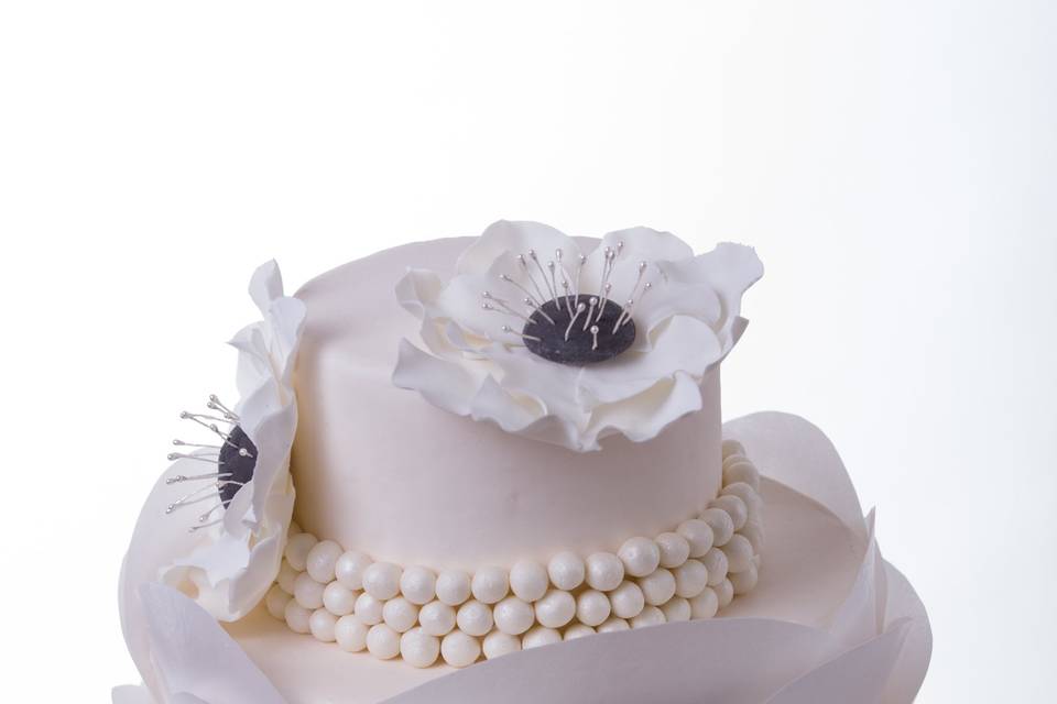 Total white flower cake