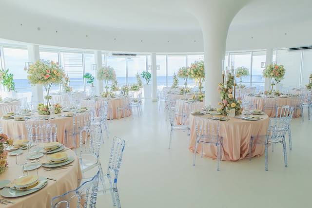 Addobbi floreali perfetti di un matrimonio in spiaggia in Campania - Sohal