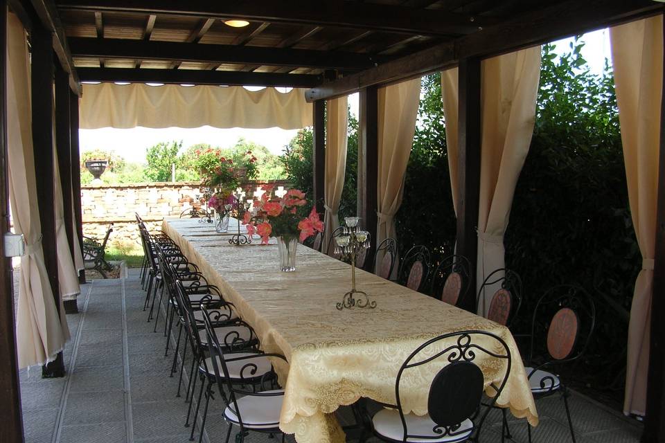 Gazebo con tavolo per 26 pers.