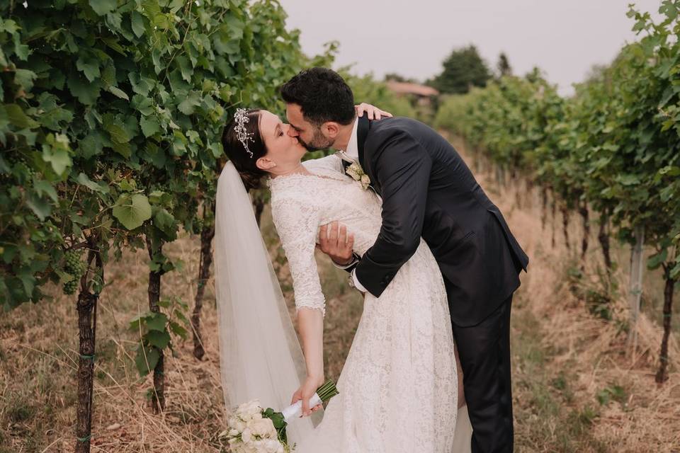 Servizio di coppia nel vigneto
