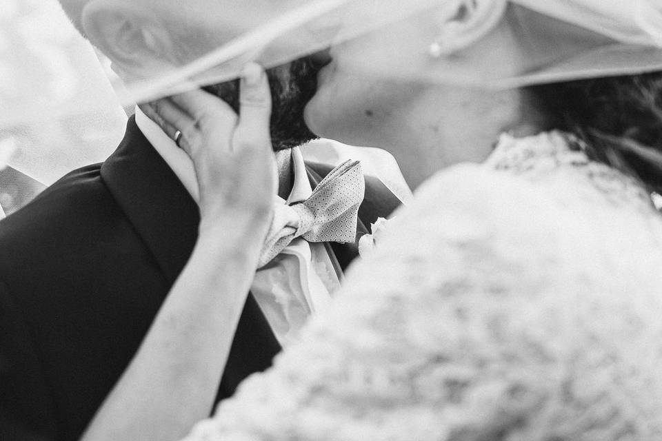 Bacio e velo