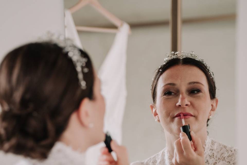 La sposa si trucca