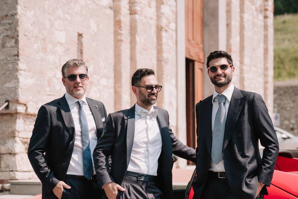 Lo sposo e i testimoni