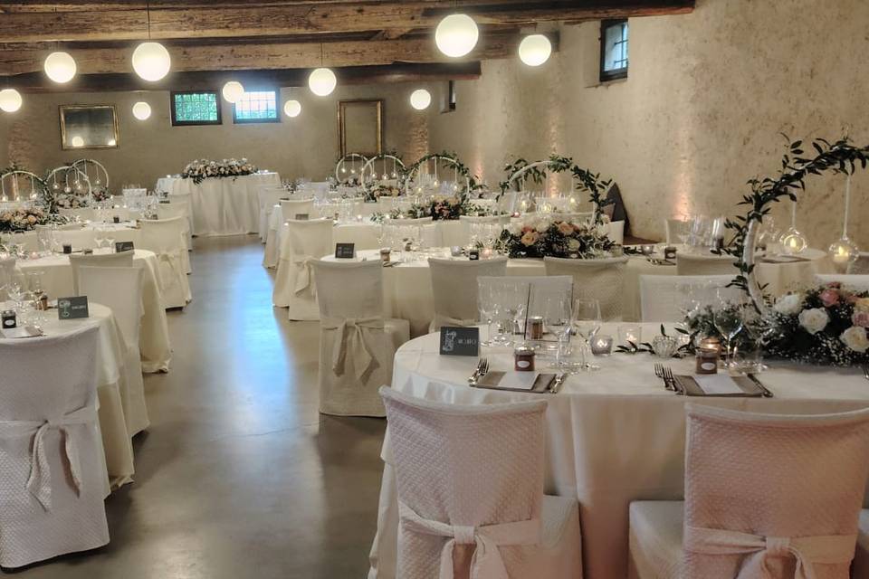 Sala decorata con cerchi