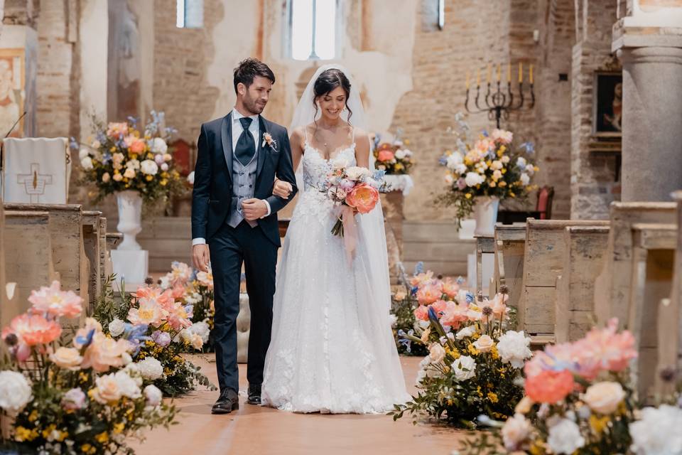 Groom&bride, fiori navata