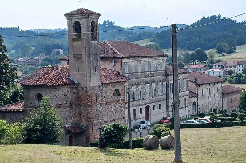 Faccia esterna con chiesa