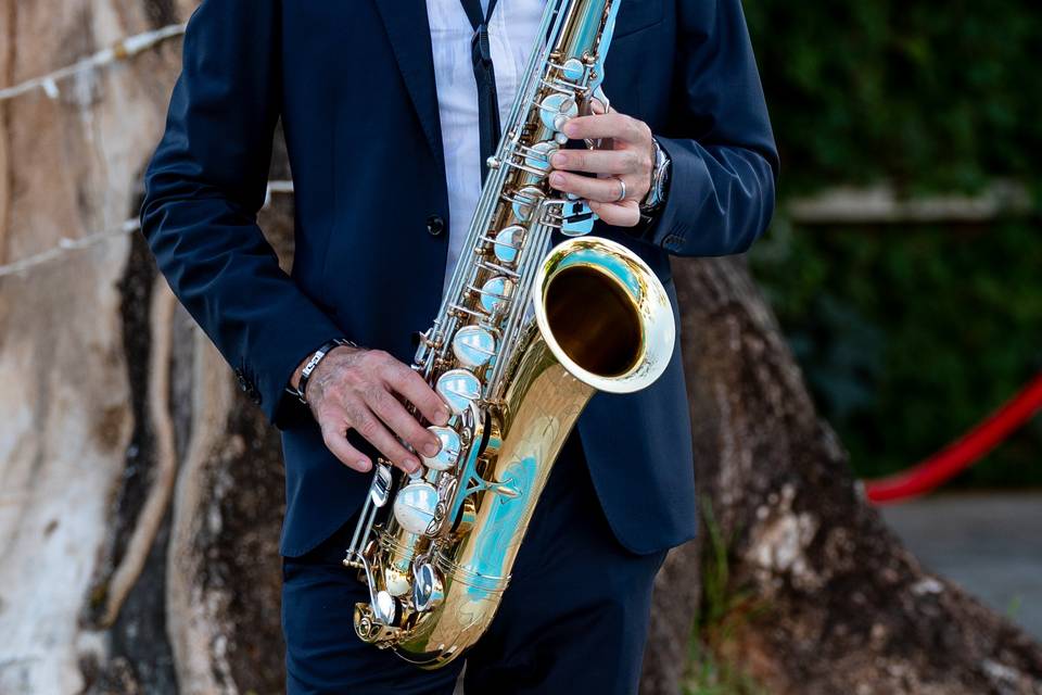 Tenor sax pool