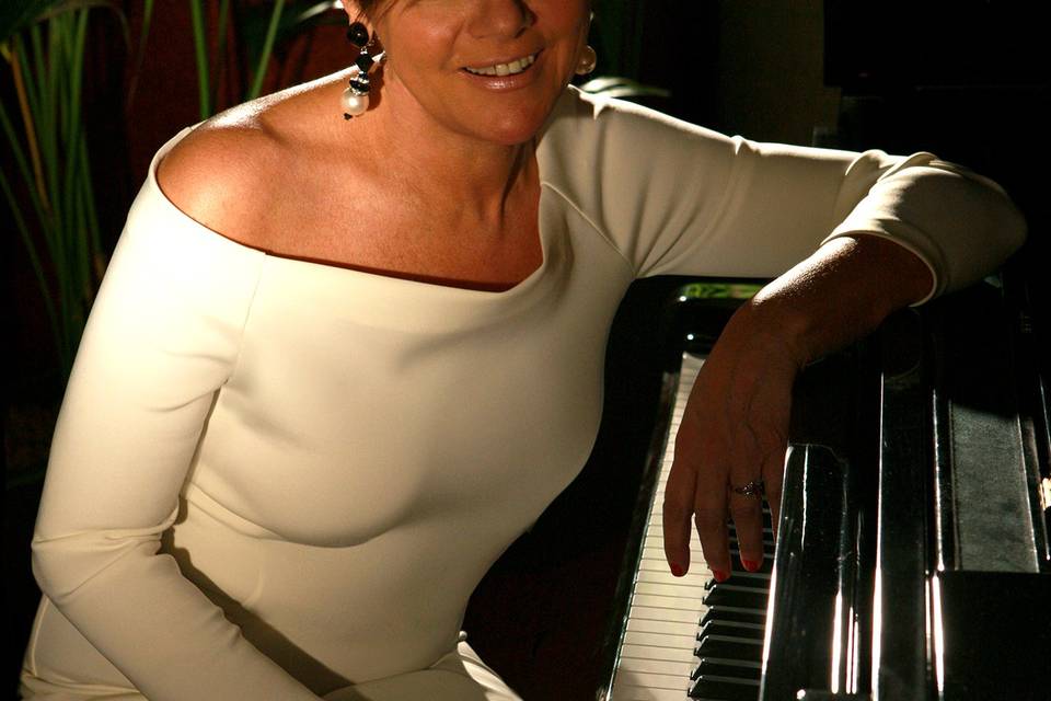 Stefania Cuneo - voce e pianoforte