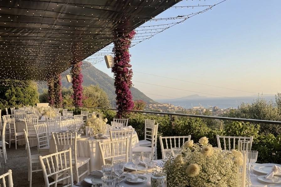 Allestimento sala total white