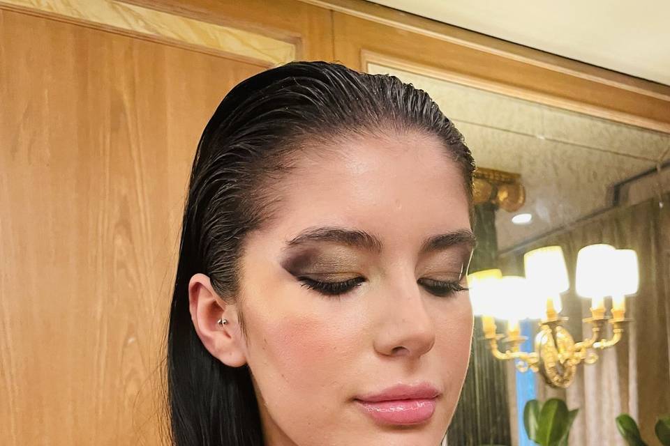 Soft smokey eyes