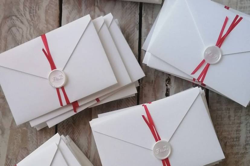 Sigillo ceralacca con iniziali