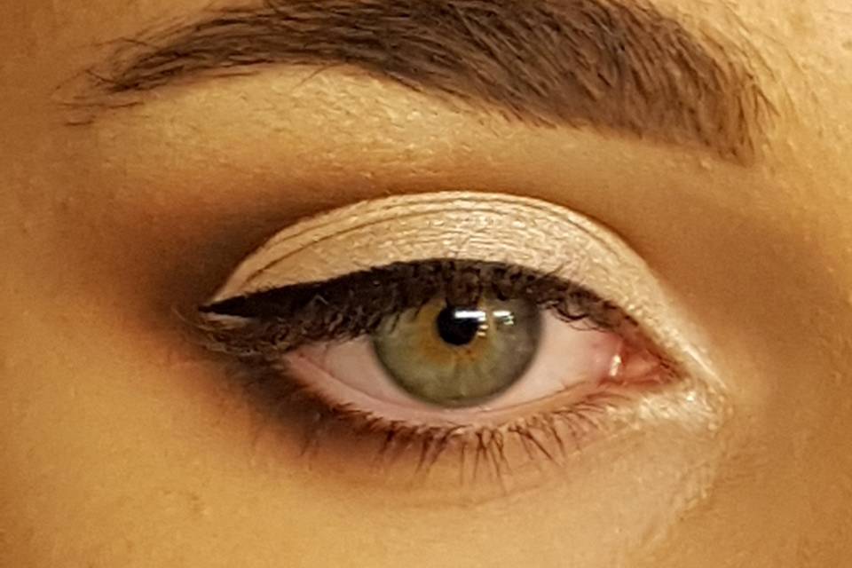 Cut  crease