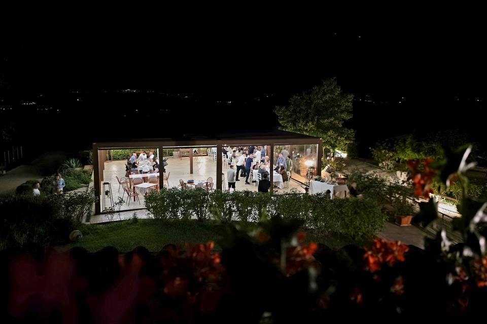 Pergola bioclimatica di notte
