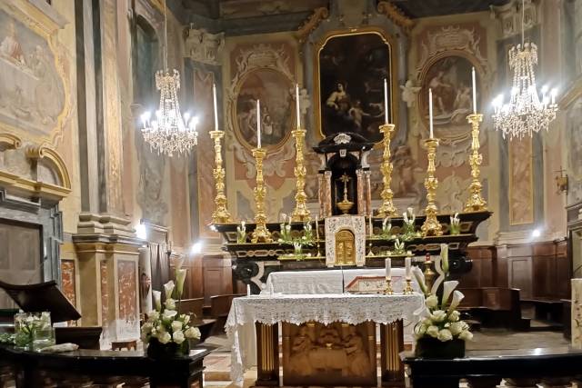 Allestimento chiesa con calle