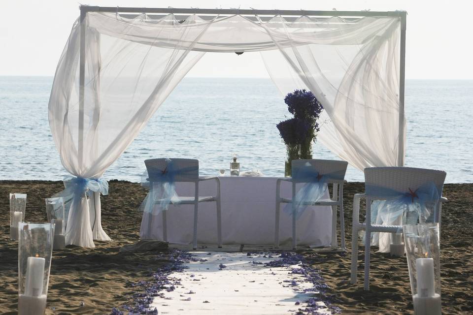 Beach wedding cerimony