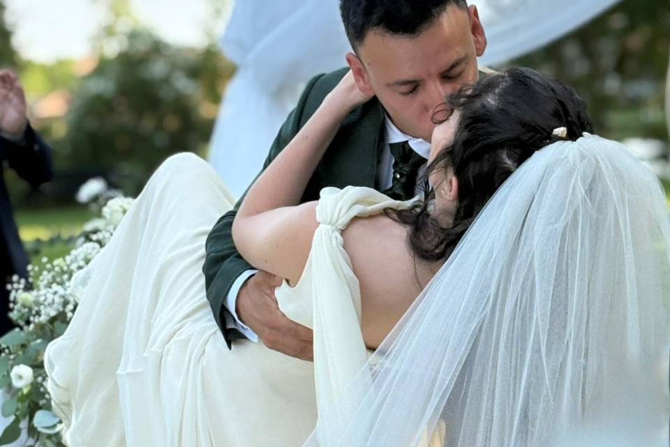Il bacio degli sposi