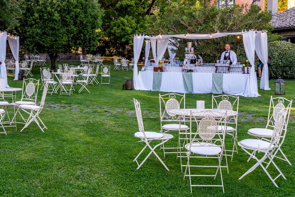 Aperitivo in giardino