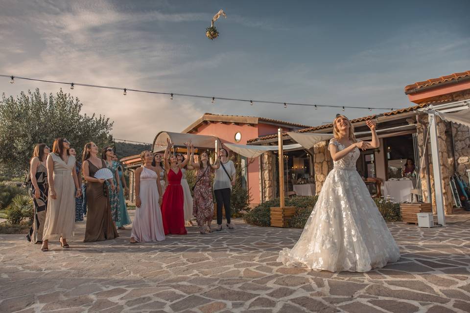 Chiara al lancio del bouquet