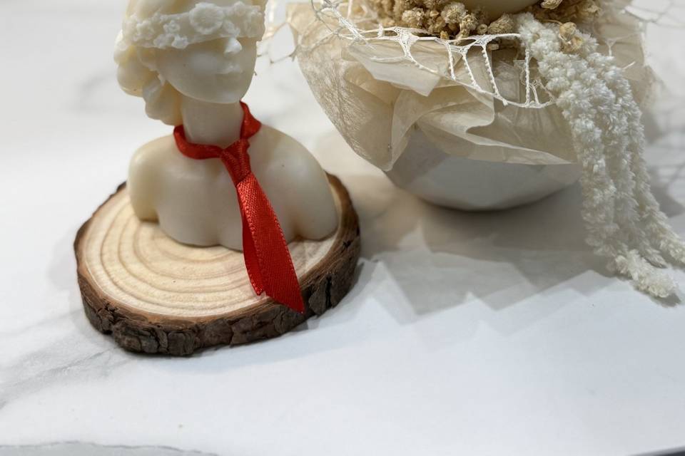 Dea bendata e mini bouquet