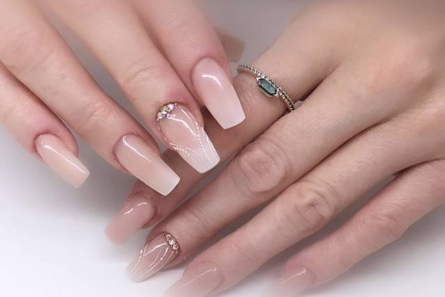 Point Nails