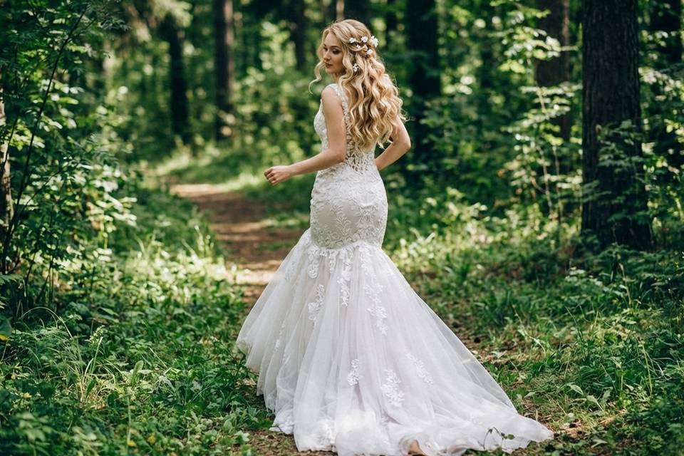 Sposa in esterni in pineta