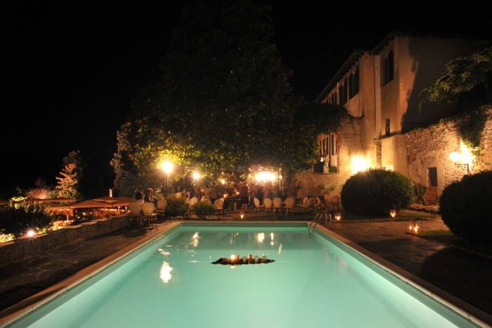 La piscina di notte