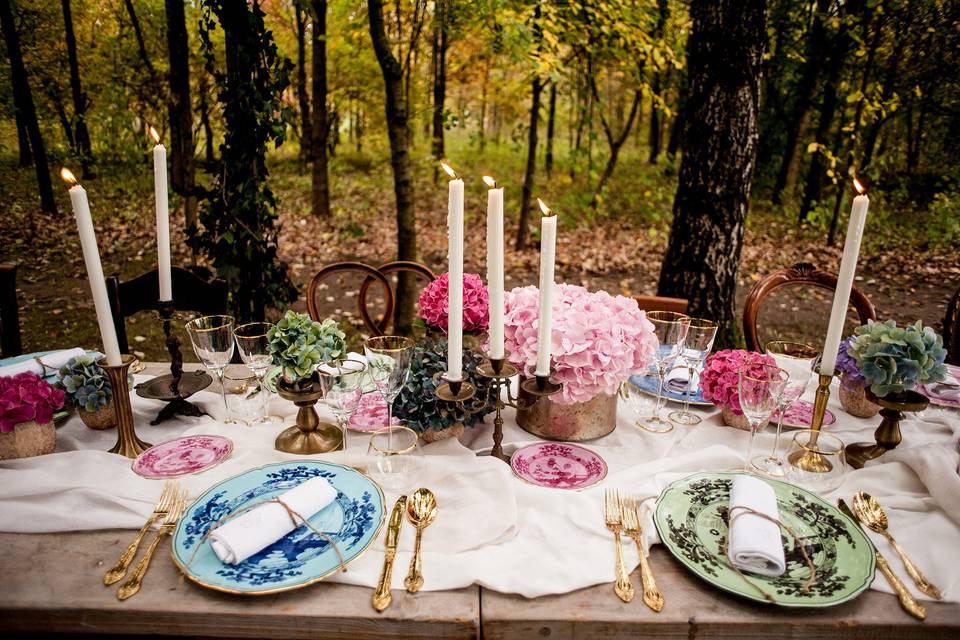 Pranzo boho-chic nel bosco