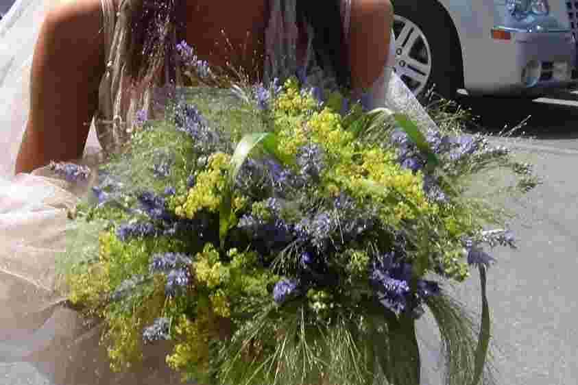 Bouquet toni viola chiari e erbe