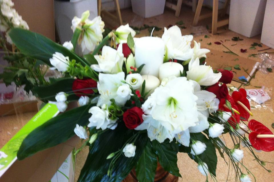 Comp. fiori bianchi e rossi