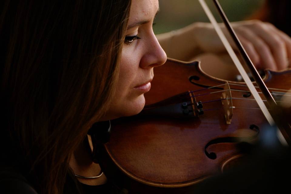 Claudia, violinista solista