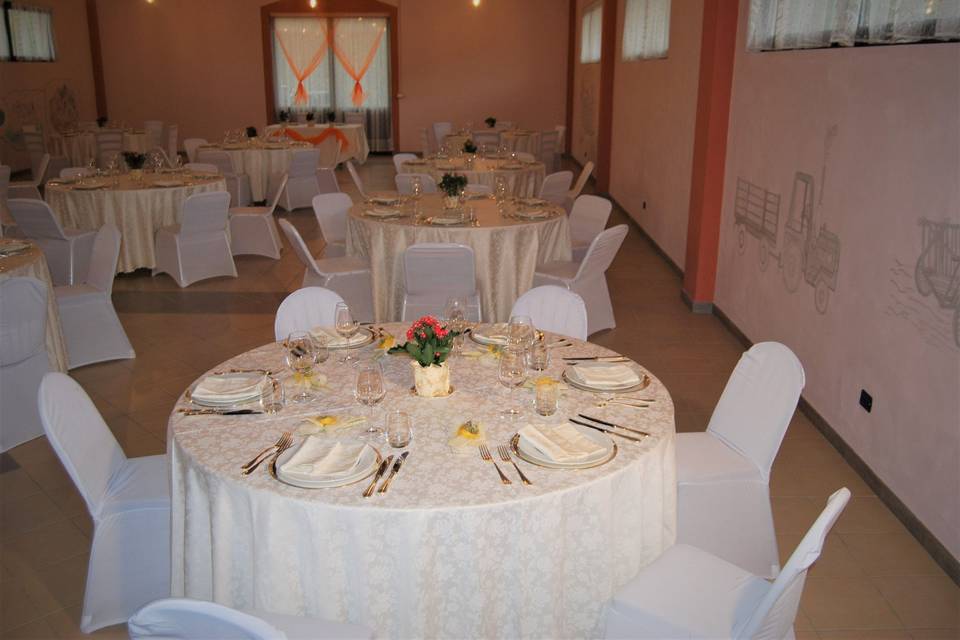 Tavolo apparecchiato